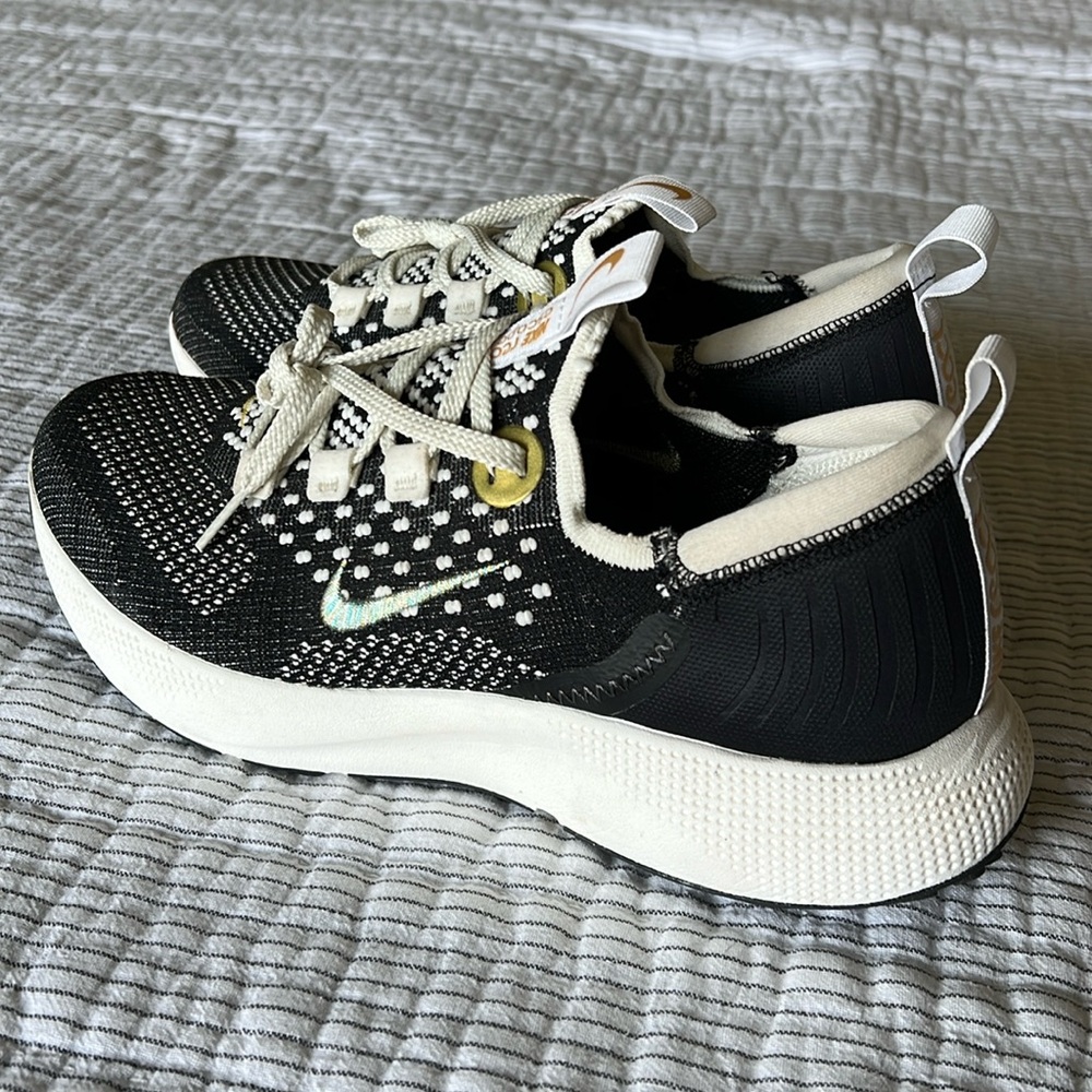 Nike React Escape Run Flyknit 'Black Metallic Vivid Gold' DC4269-002